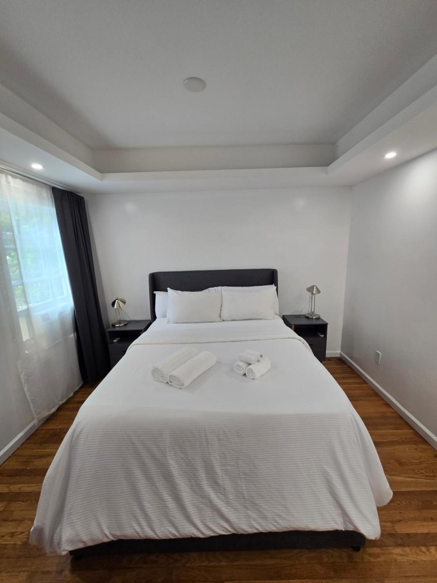 Beautiful Boston Bedroom - New Renovation Экстерьер фото